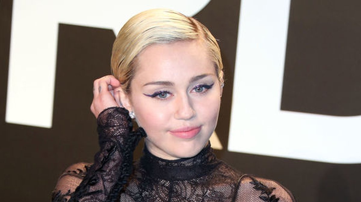 Ingen har väl undgått att vår kära Miley gått från Hannah Montana till den vuxna kvinna hon är i dag. Dotter till musikern Billy Ray Cyrus.  
